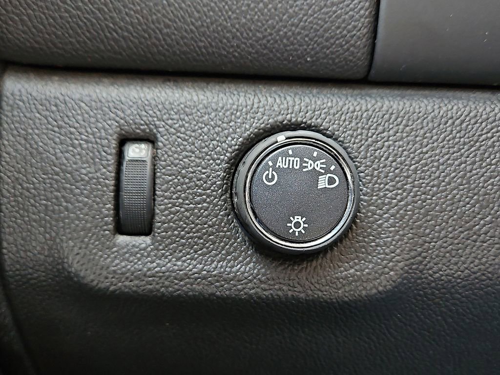 Used 2022 Chevrolet Colorado LT w/ Fleet Safety Package image 16