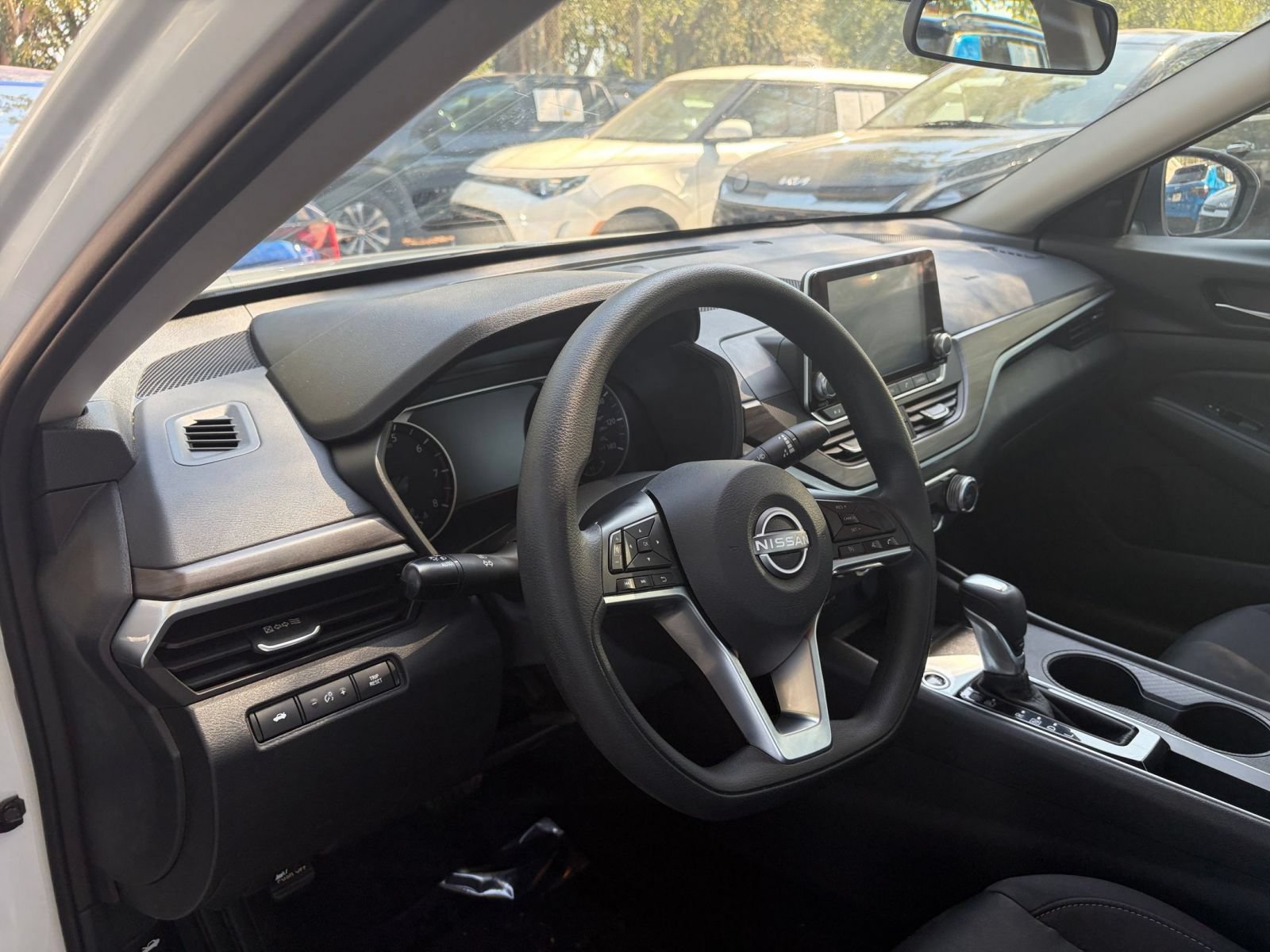 Used 2025 Nissan Altima 2.5 SV FWD image 29