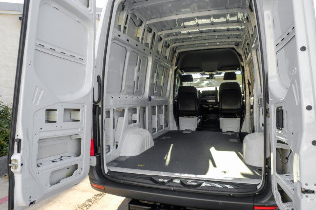 Used 2020 Mercedes-Benz Sprinter 2500 image 39