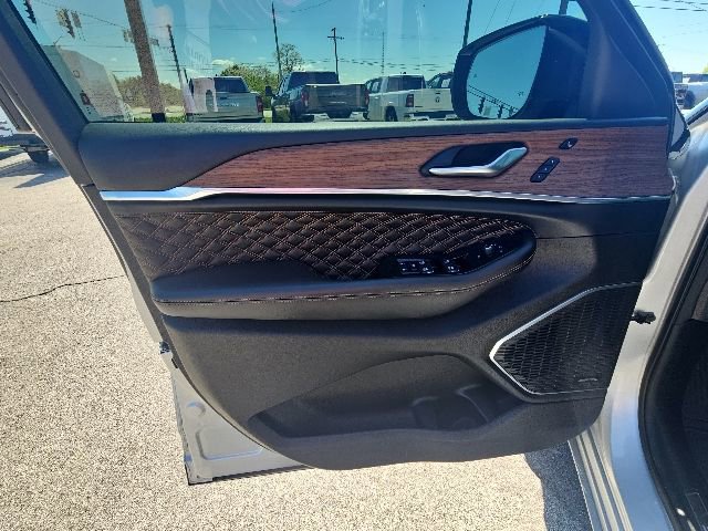 Used 2023 Jeep Grand Cherokee Summit w/ Adv Protech Group IV AWD/4WD image 23
