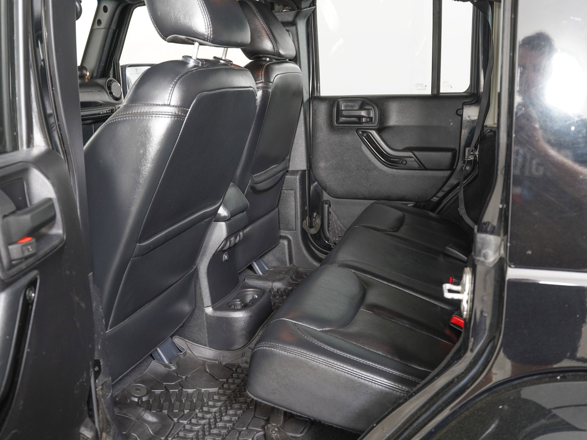 Used 2014 Jeep Wrangler Unlimited Sahara image 12