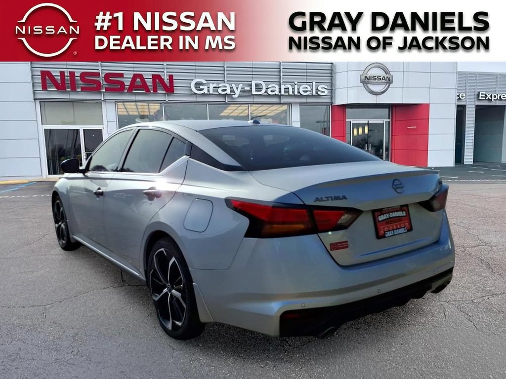 Used 2024 Nissan Altima 2.5 SR w/ SR Premium Package FWD image 5