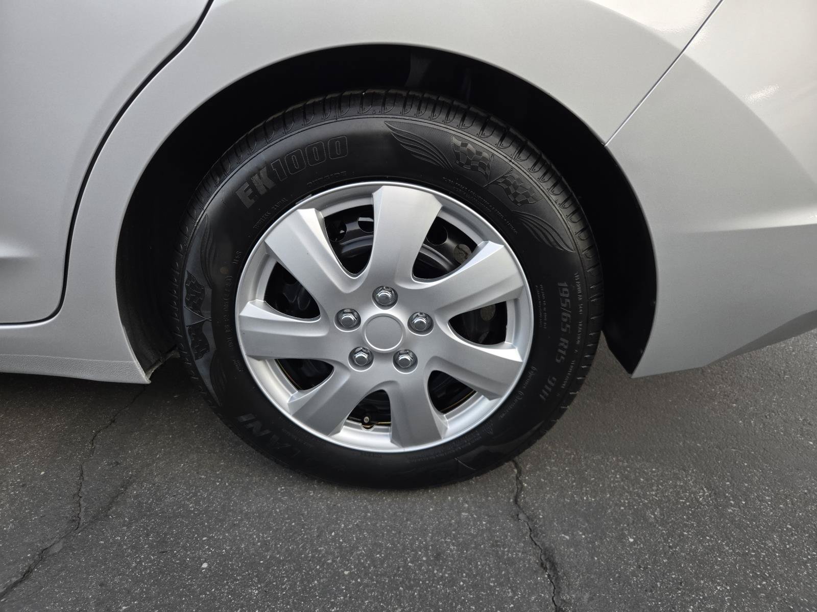 Used 2019 Hyundai Elantra SE FWD image 32
