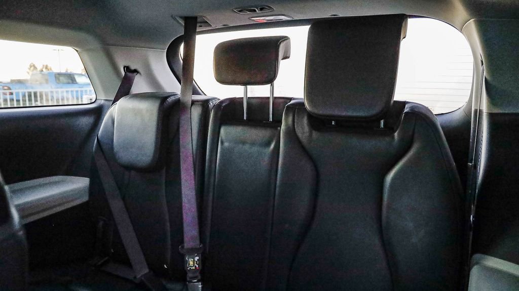 Used 2024 Kia Carnival LX image 23