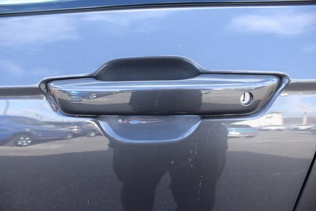 Used 2024 Jeep Grand Cherokee Laredo image 9