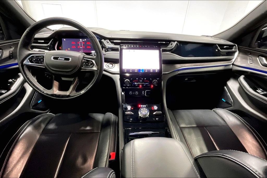 Used 2022 Jeep Grand Cherokee Overland w/ Adv Protech Group III image 18