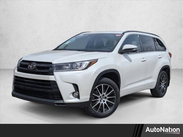 Used 2017 Toyota Highlander SE image 1