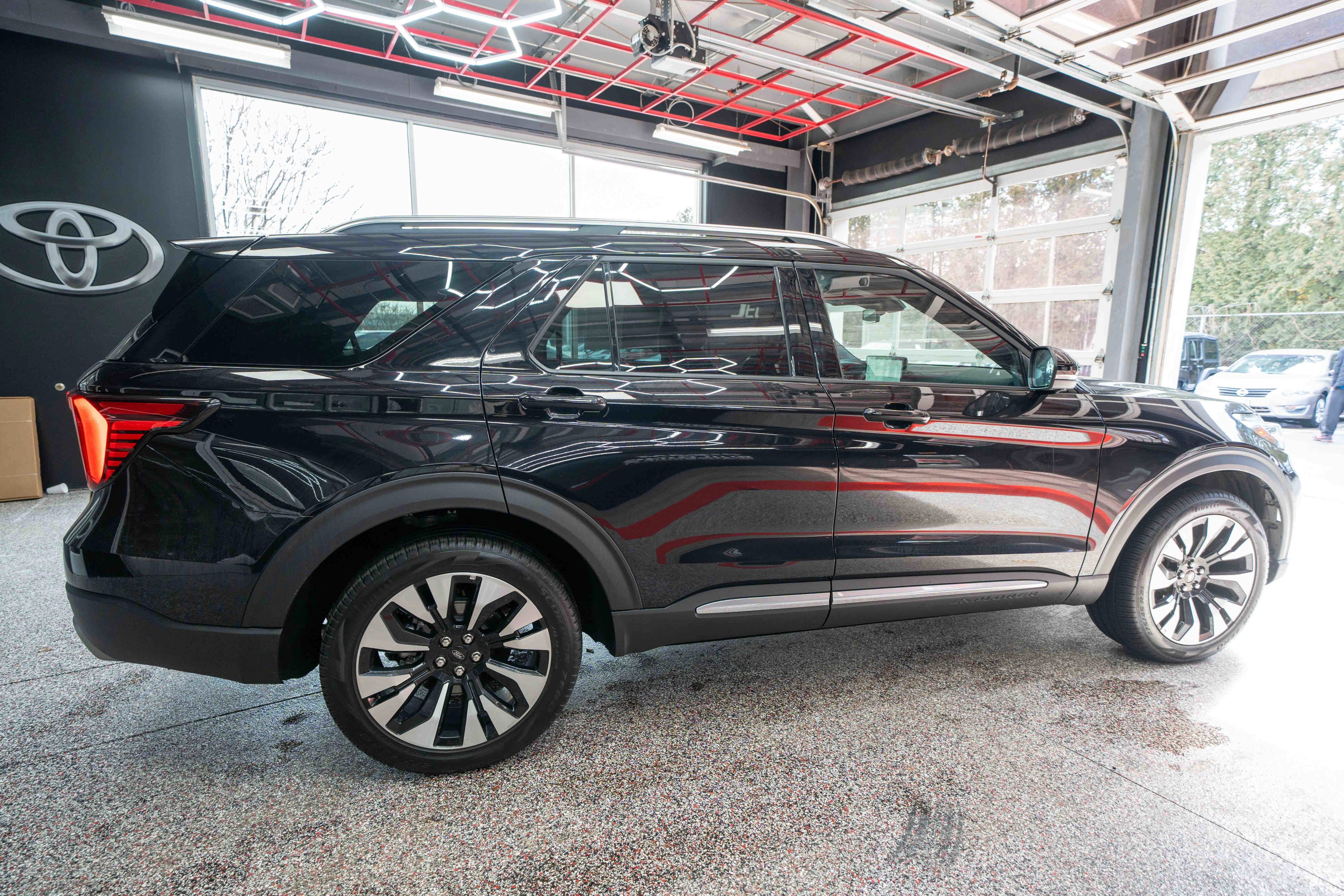 Used 2025 Ford Explorer Platinum w/ LUX Leather Package image 4