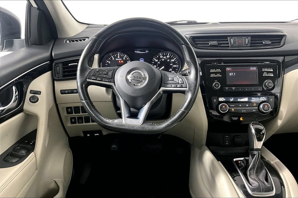 Used 2018 Nissan Rogue Sport SV w/ SV All-Weather Package AWD/4WD image 5