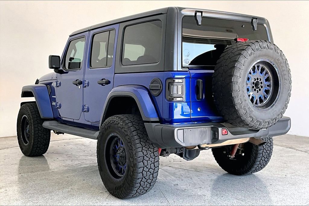 Used 2018 Jeep Wrangler Unlimited Sahara image 2