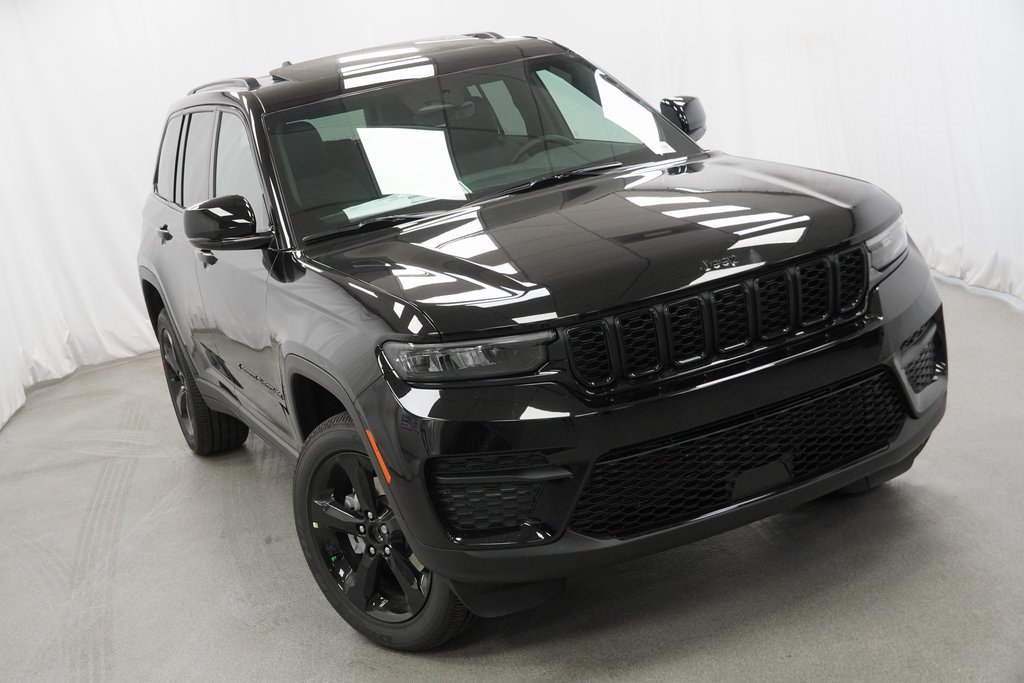 New 2025 Jeep Grand Cherokee Laredo image 8