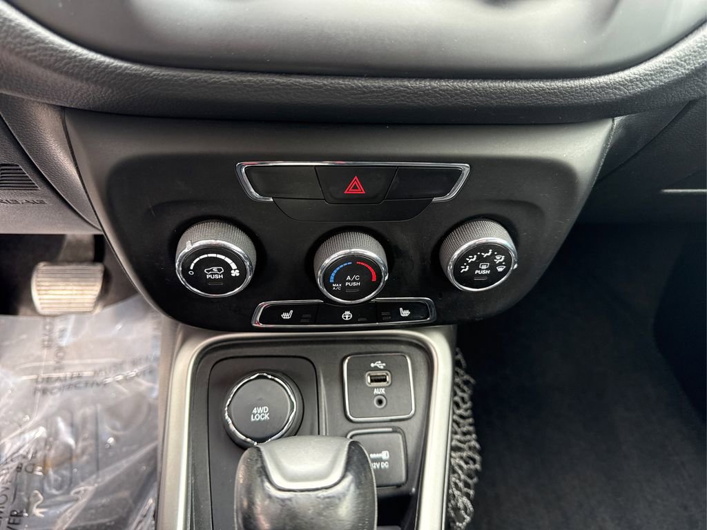 Used 2018 Jeep Compass Latitude w/ Cold Weather Group image 31