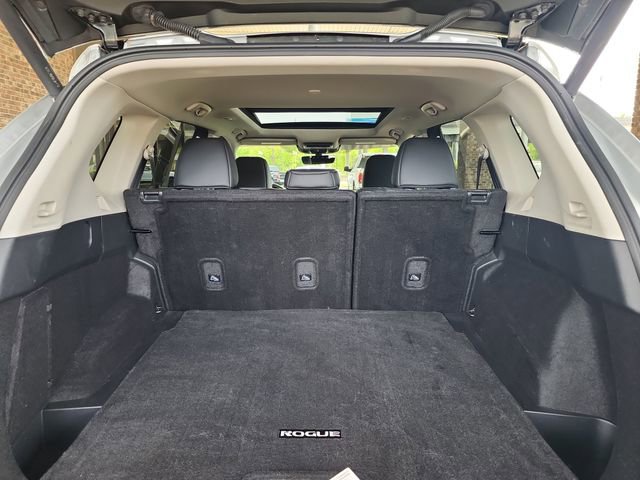 Used 2023 Nissan Rogue SV w/ SV Premium B Package image 23