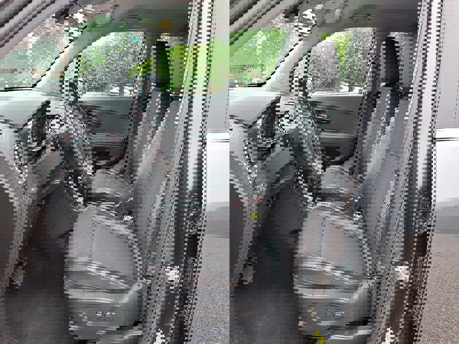 Used 2020 Chevrolet Trax LT w/ LT Convenience Package image 13