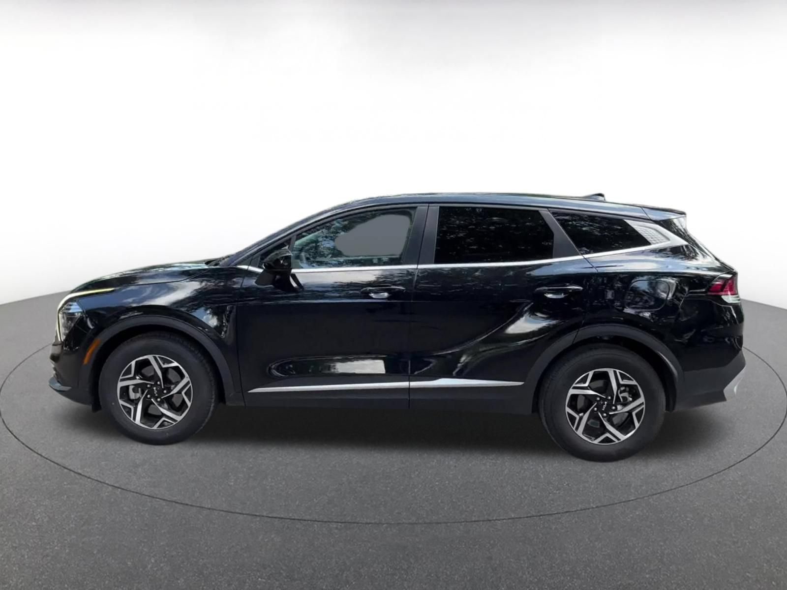 Used 2025 Kia Sportage LX FWD image 9