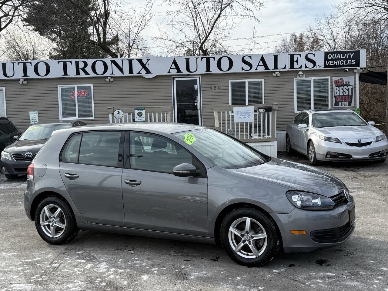 Used 2014 Volkswagen Golf 4-Door image 1