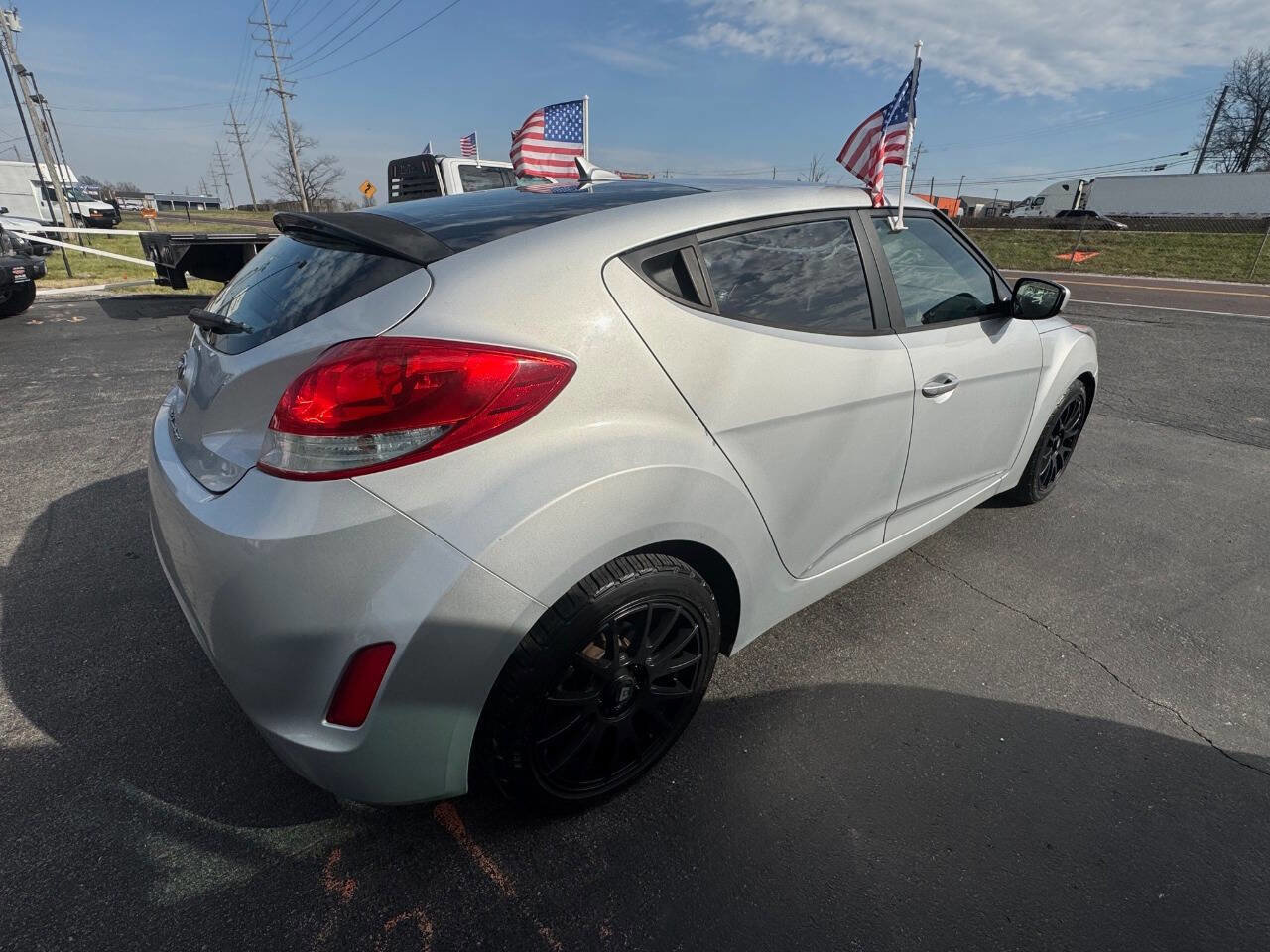Used 2015 Hyundai Veloster image 6