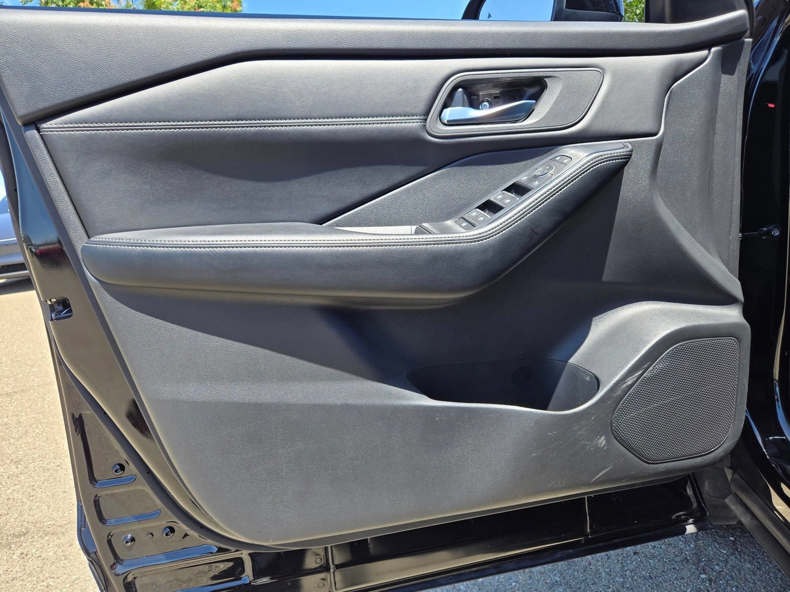 Used 2024 Nissan Rogue SL FWD image 13