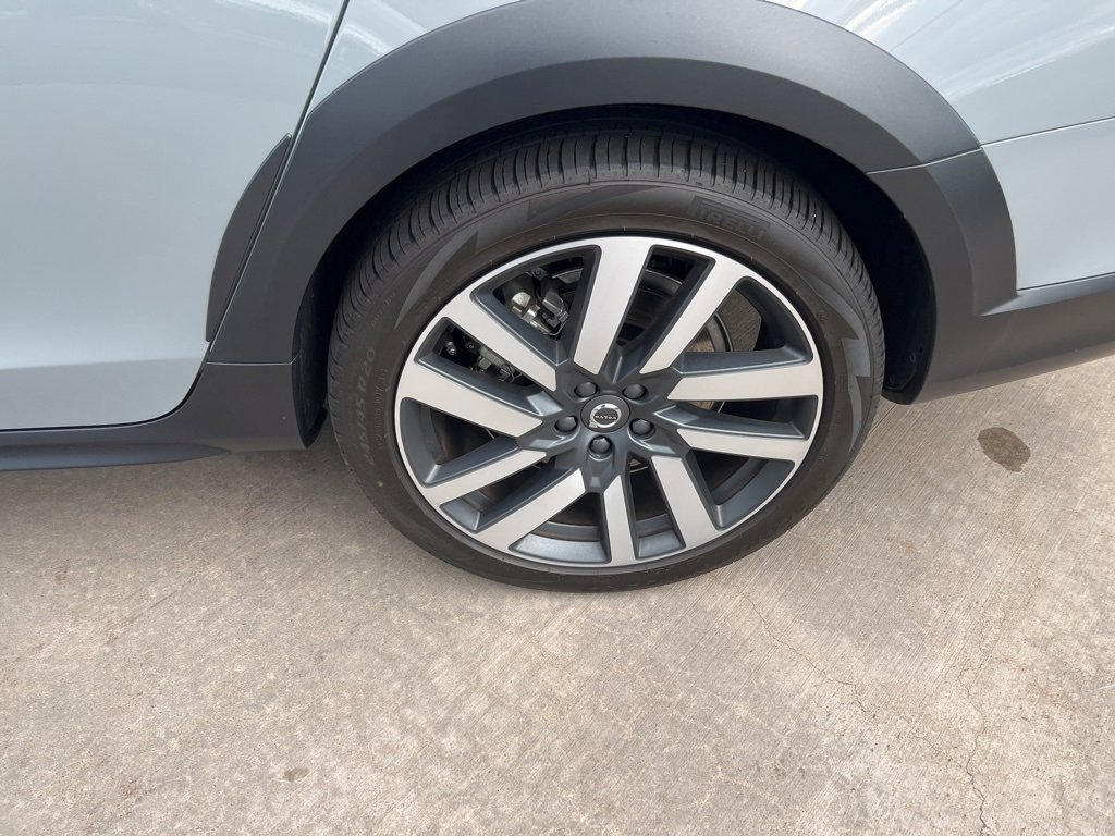 Certified 2025 Volvo V90 B6 Cross Country Plus image 10