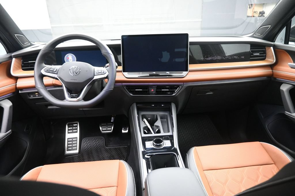 New 2026 Volkswagen Tiguan SEL R-Line AWD/4WD image 9