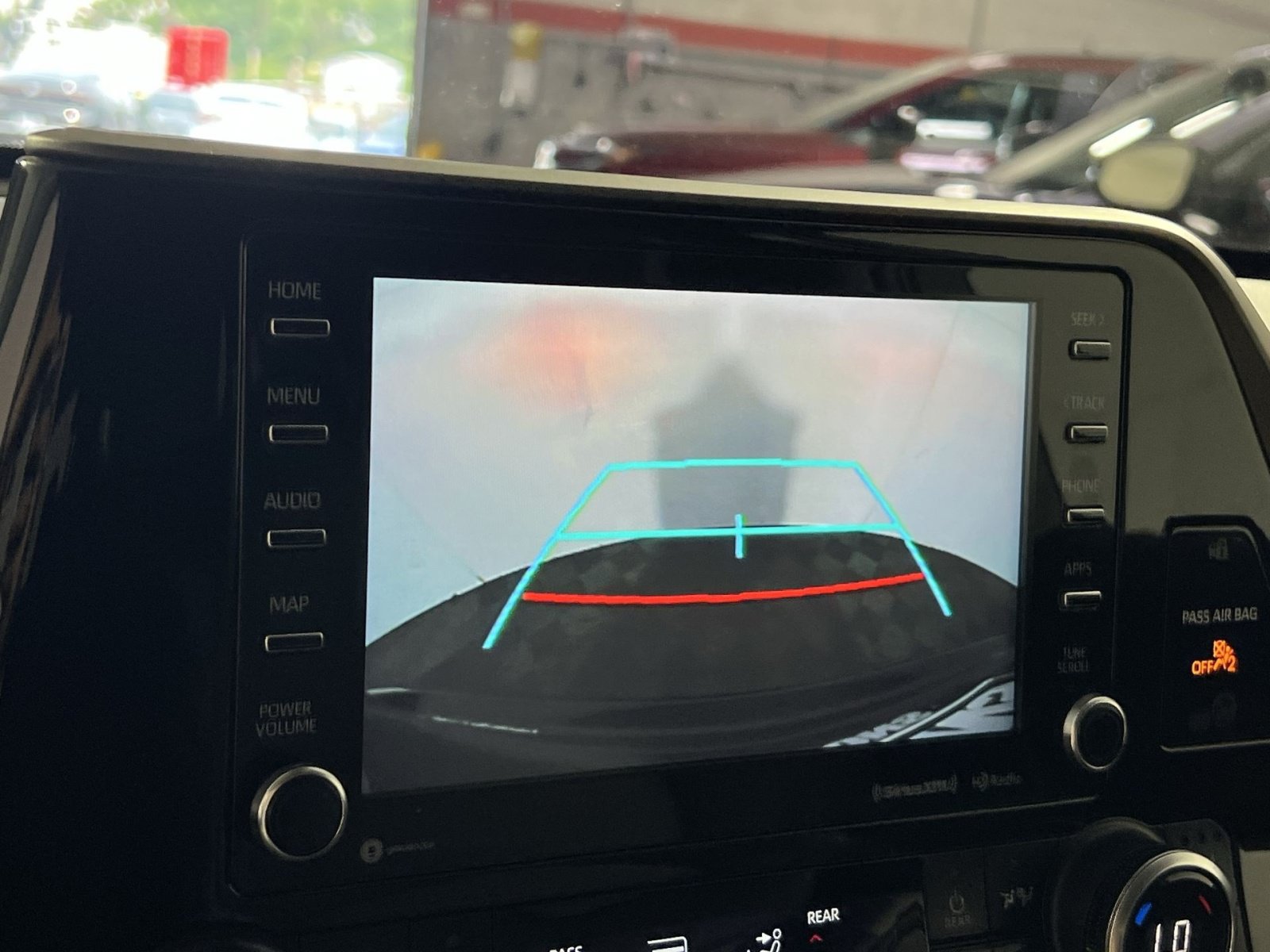 Used 2021 Toyota Highlander XLE AWD/4WD image 18