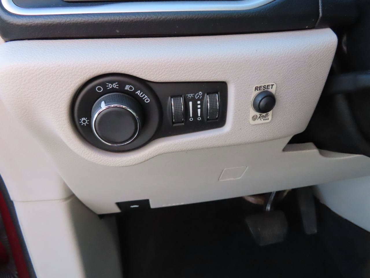 Used 2017 Chrysler Pacifica Touring FWD image 23