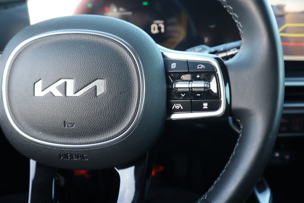 Used 2025 Kia Sorento S image 24