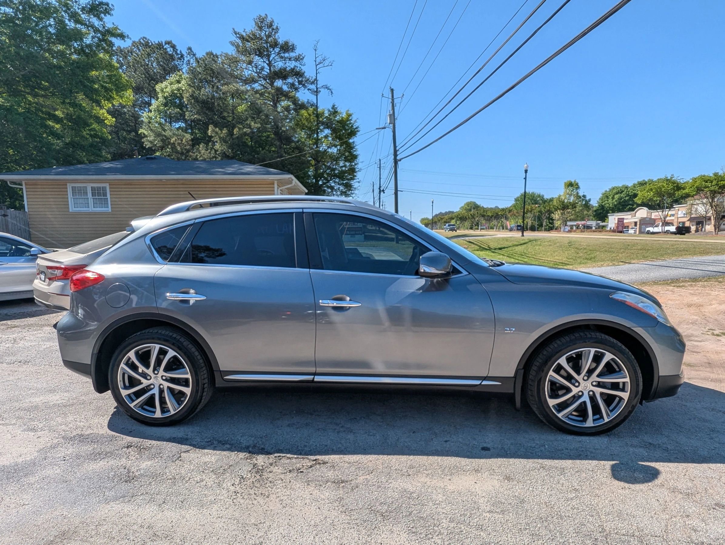 Used 2017 INFINITI QX50 AWD w/ Technology Package image 4
