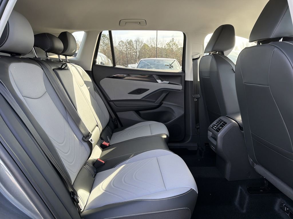 New 2026 Volkswagen Tiguan SE image 17