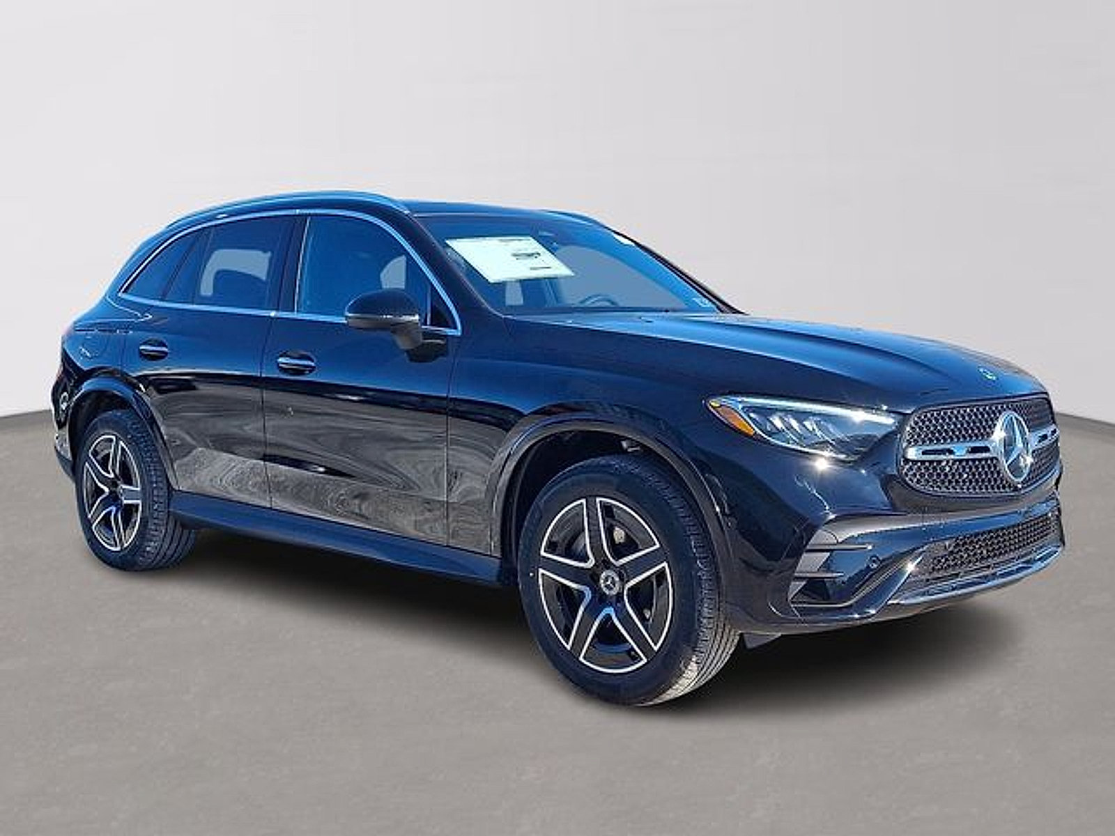 Used 2026 Mercedes-Benz GLC 300 4MATIC image 3