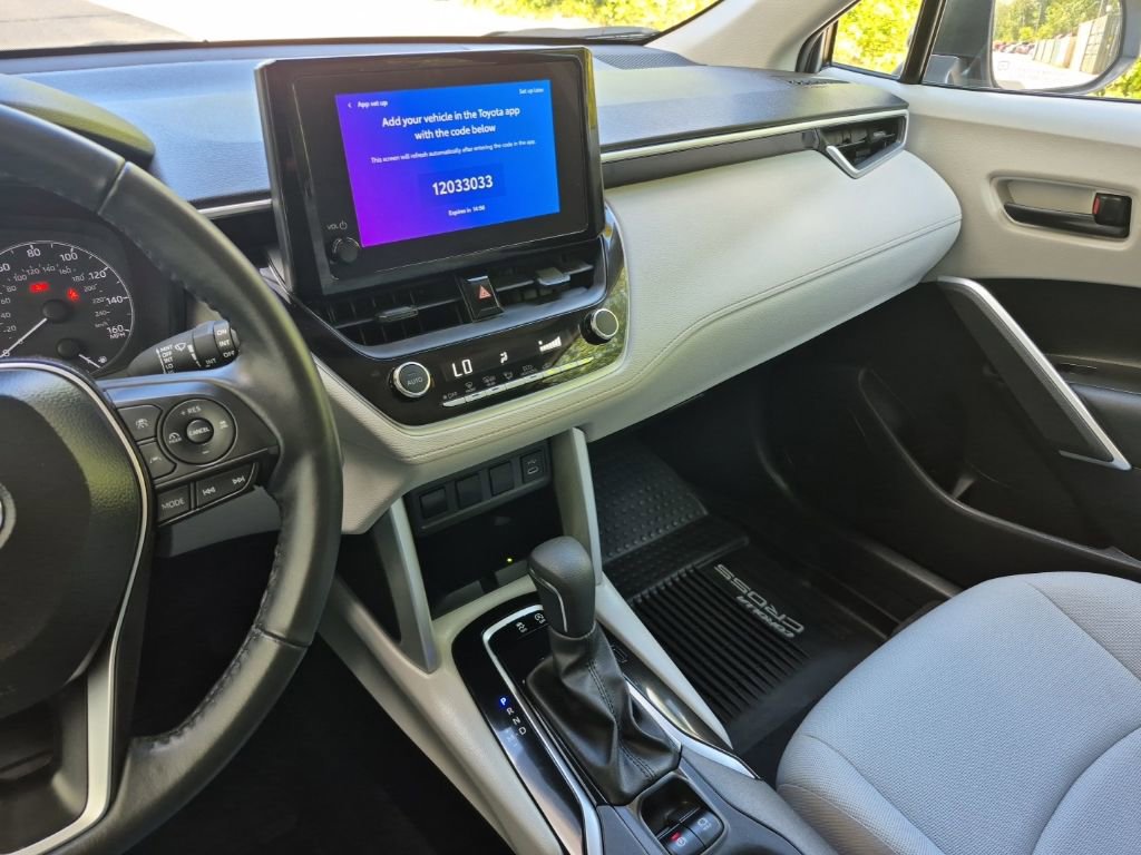 Used 2024 Toyota Corolla Cross LE image 21