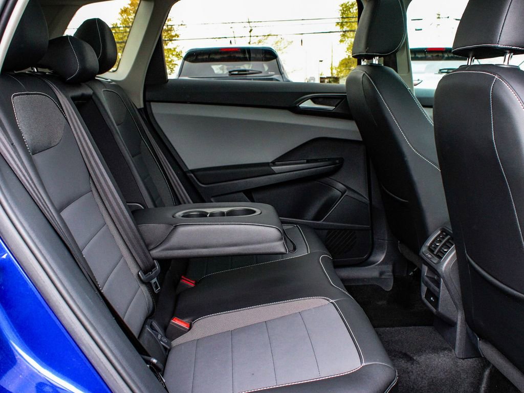 Used 2023 Volkswagen Taos SE w/ Panoramic Sunroof Package AWD/4WD image 37