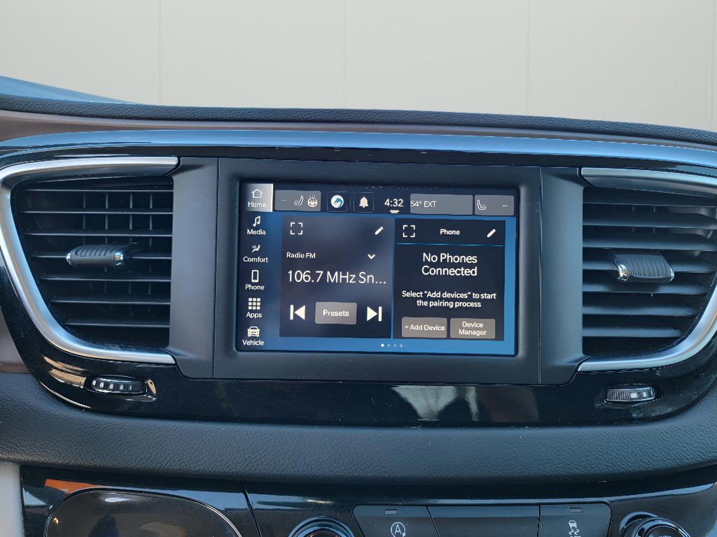 Used 2023 Chrysler Voyager LX image 18