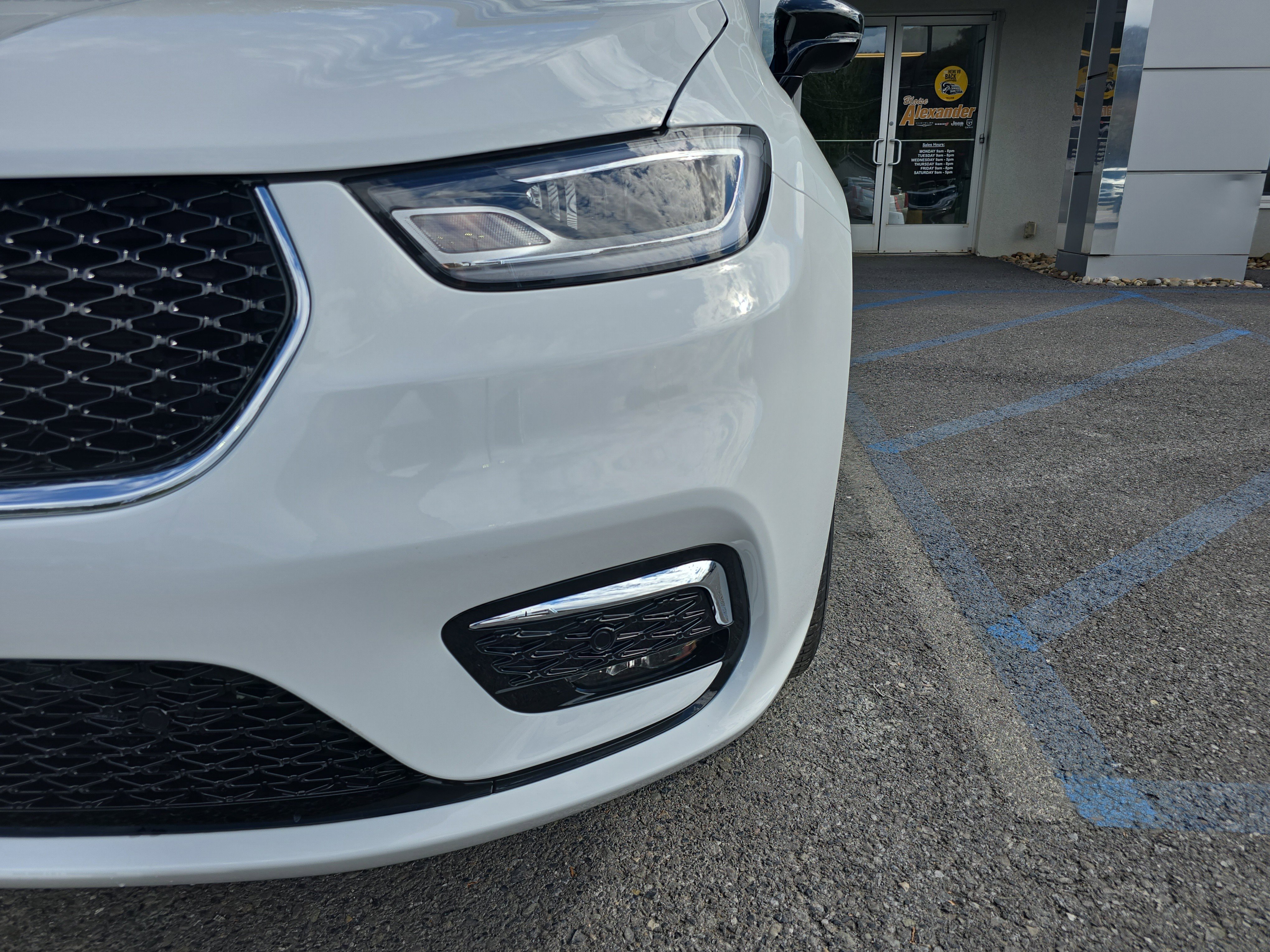 New 2026 Chrysler Pacifica Select image 10