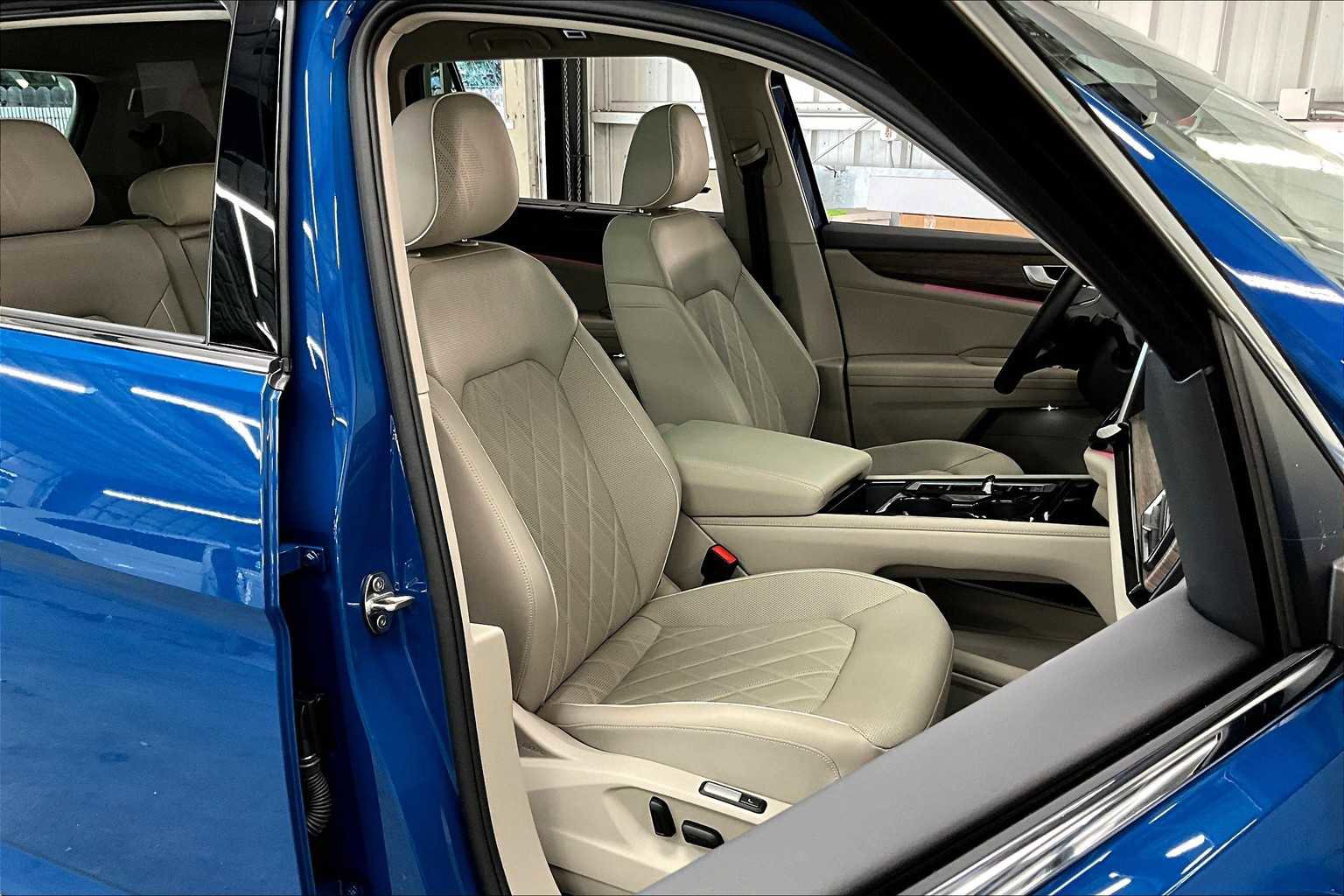 Used 2025 Volkswagen Atlas SEL Premium R-Line image 10