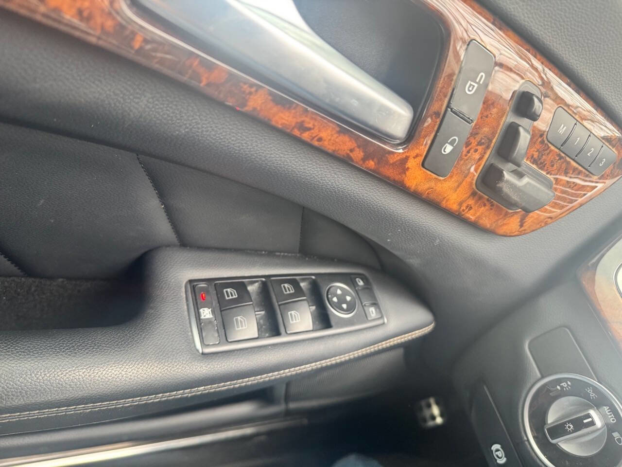 Used 2014 Mercedes-Benz CLS 550 w/ Premium 1 Package image 36