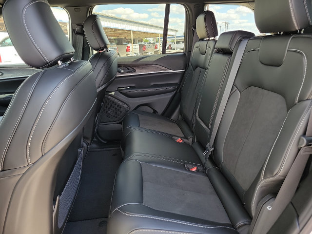New 2027 Jeep Grand Cherokee Altitude AWD/4WD image 8