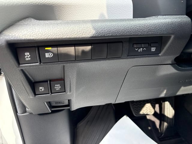 Used 2026 Toyota Sienna XLE FWD image 14