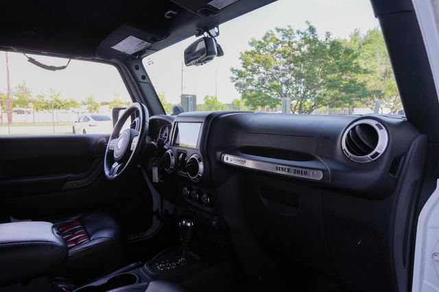 Used 2016 Jeep Wrangler Unlimited Rubicon w/ Connectivity Group image 32