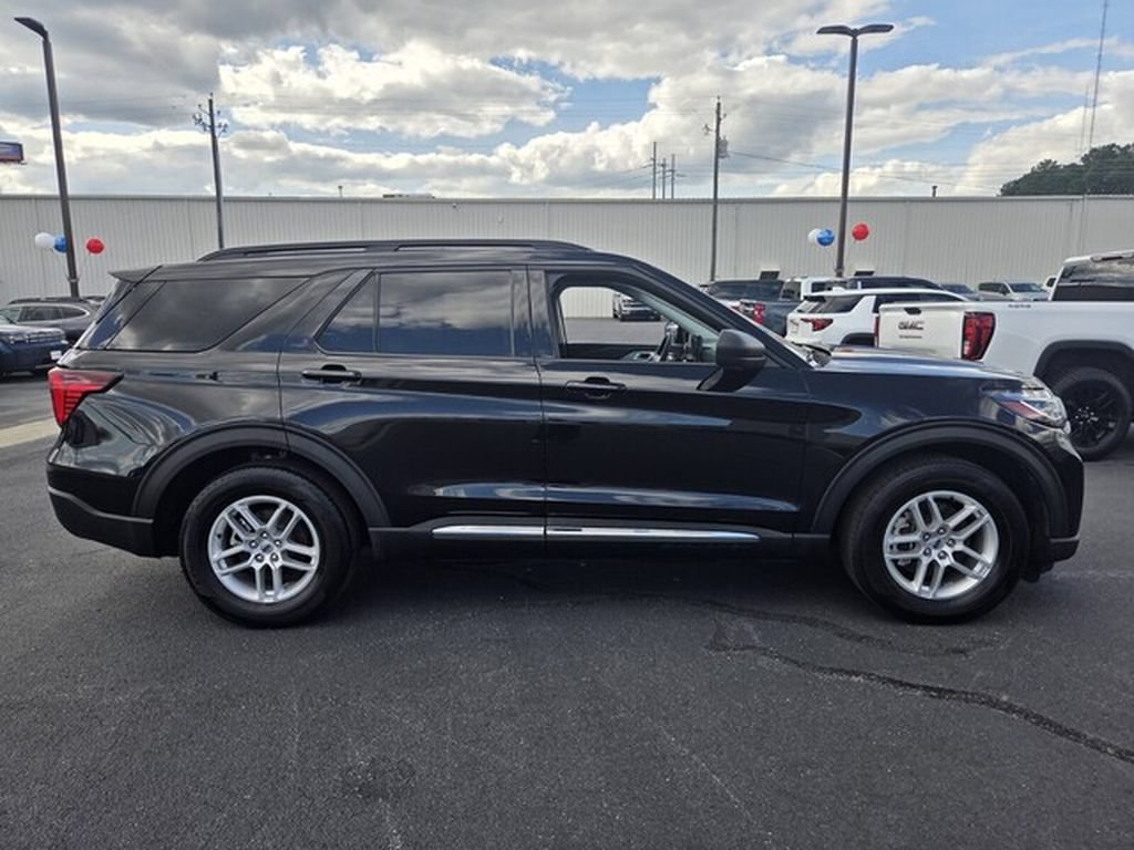 Used 2025 Ford Explorer Active w/ Active Comfort Package RWD image 8