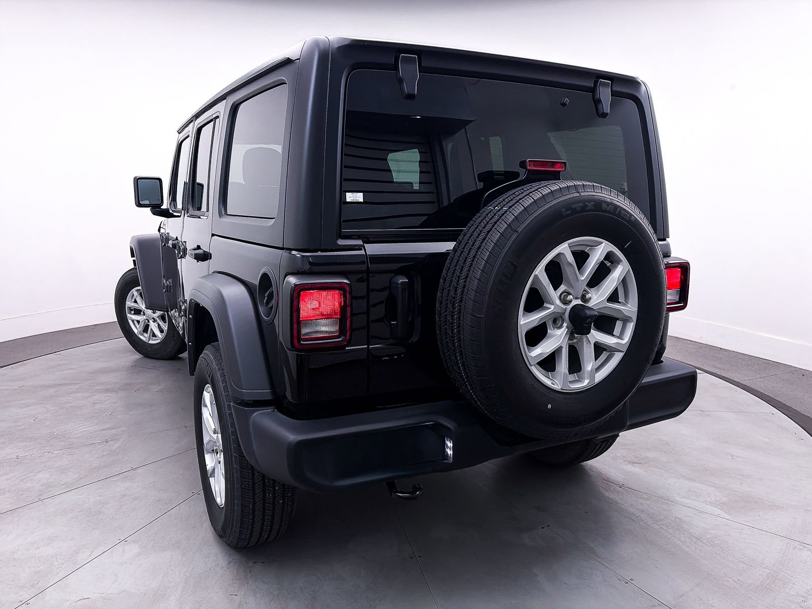Used 2023 Jeep Wrangler Unlimited Sport AWD/4WD image 7