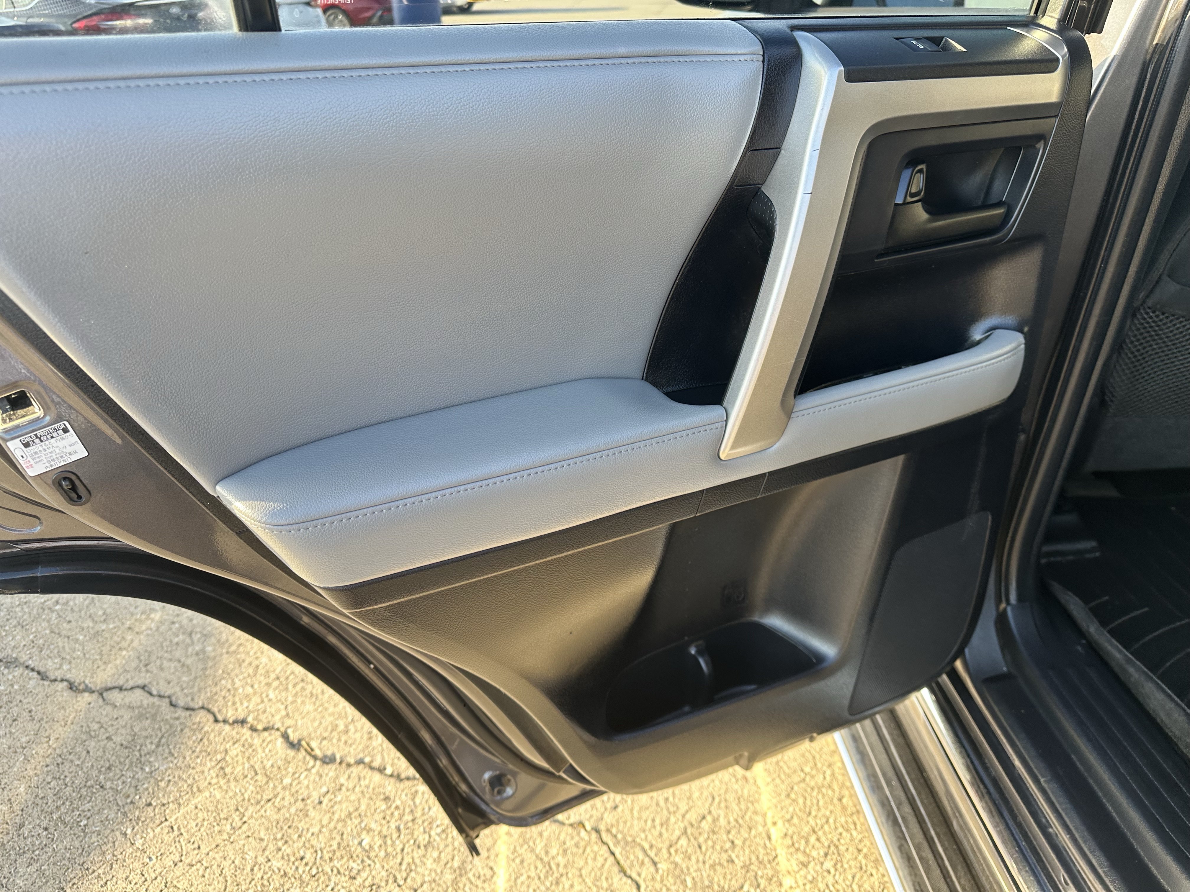 Used 2011 Toyota 4Runner SR5 w/ Convenience Pkg AWD/4WD image 8