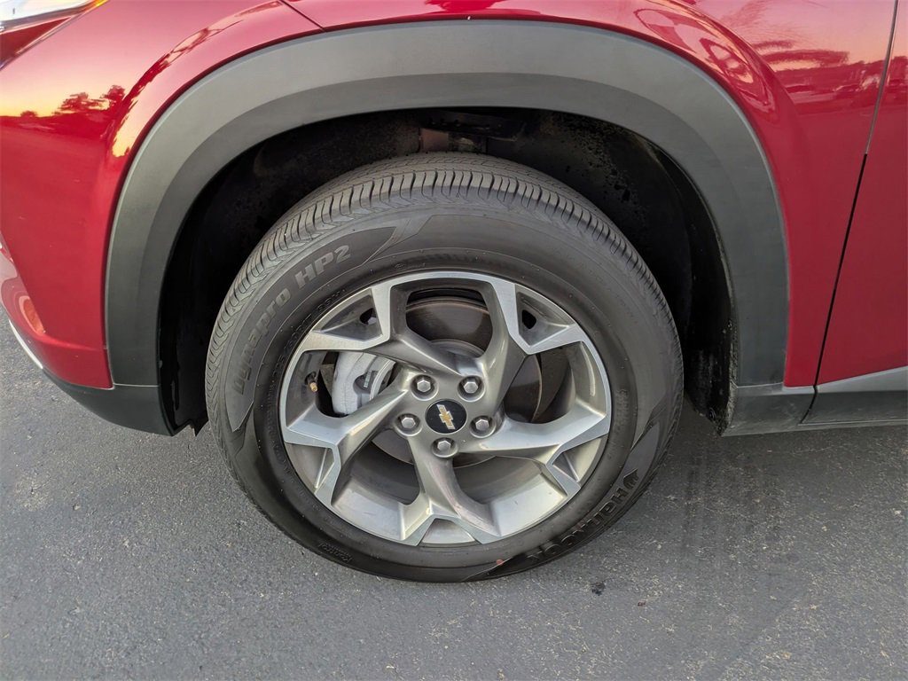 Used 2025 Chevrolet Trax LT w/ LT Convenience Package image 13