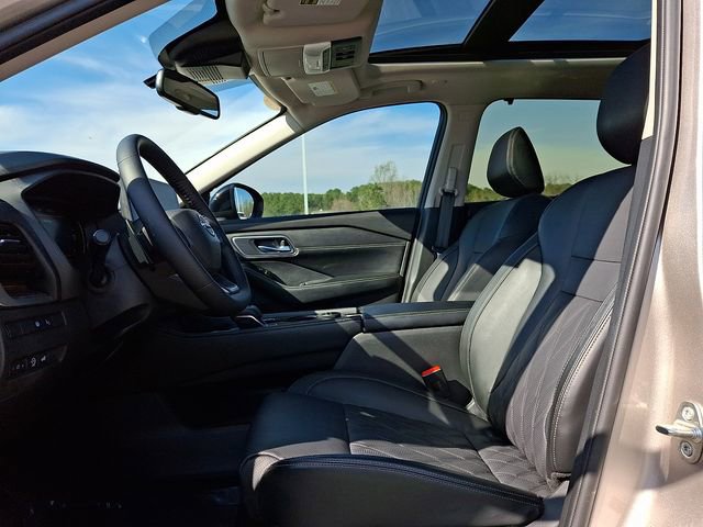 Used 2025 Nissan Rogue Platinum w/ Platinum Premium Package image 13