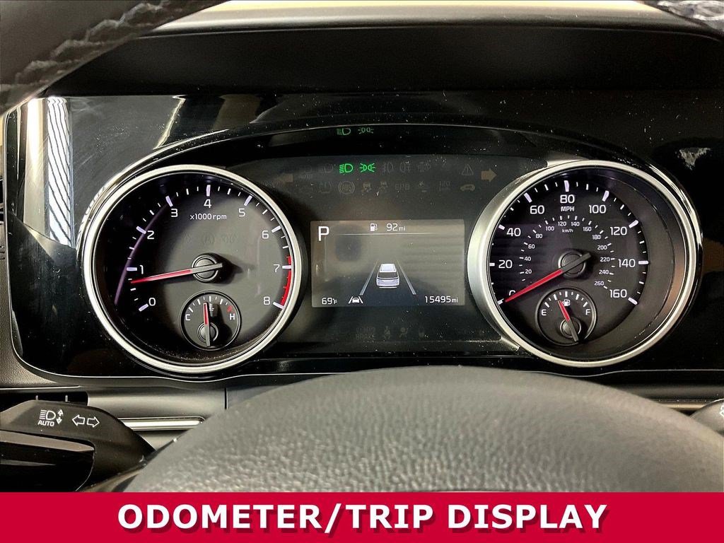 Used 2024 Kia Carnival EX FWD image 12