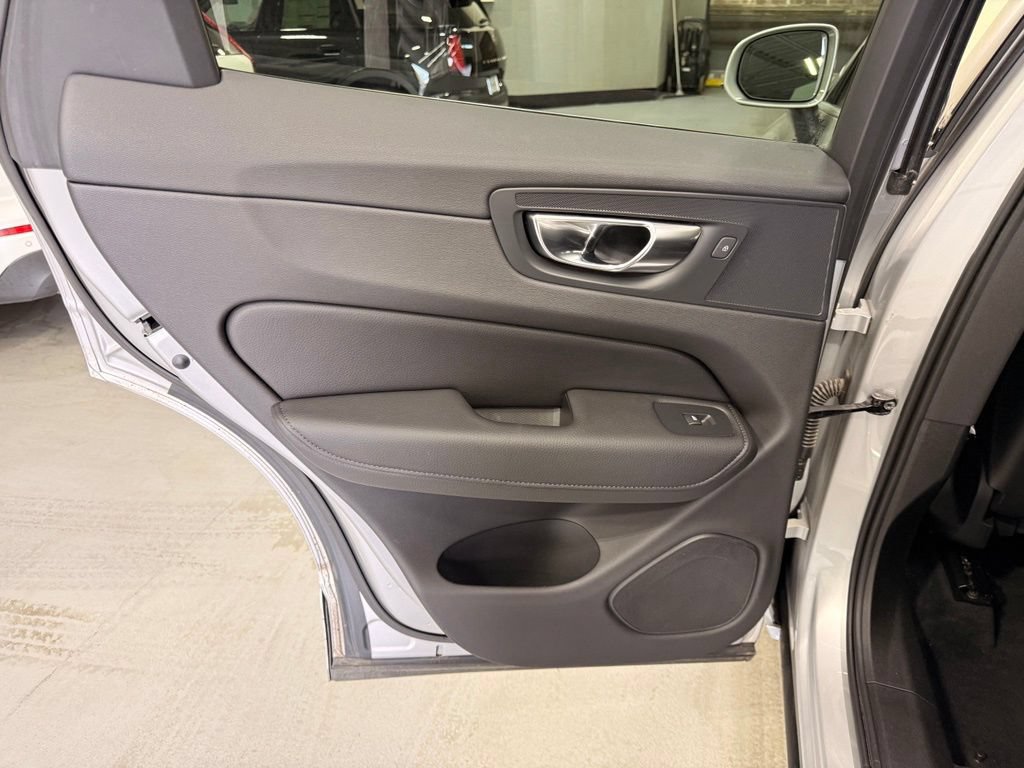Used 2020 Volvo XC60 T6 Momentum w/ Advanced Package AWD/4WD image 19