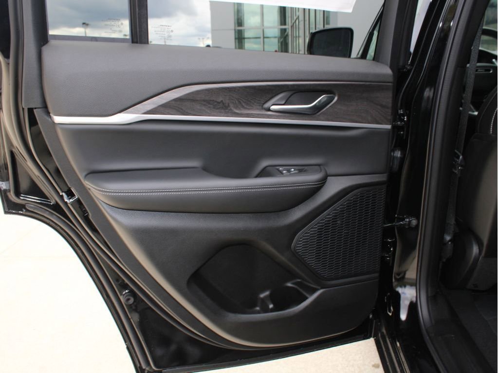 New 2025 Jeep Grand Cherokee Limited w/ Trailer Tow Package image 27