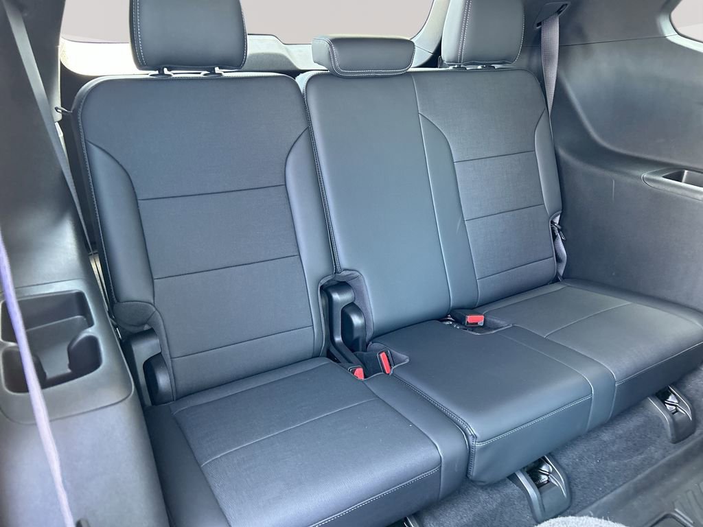 Used 2025 Buick Enclave Preferred AWD/4WD image 25