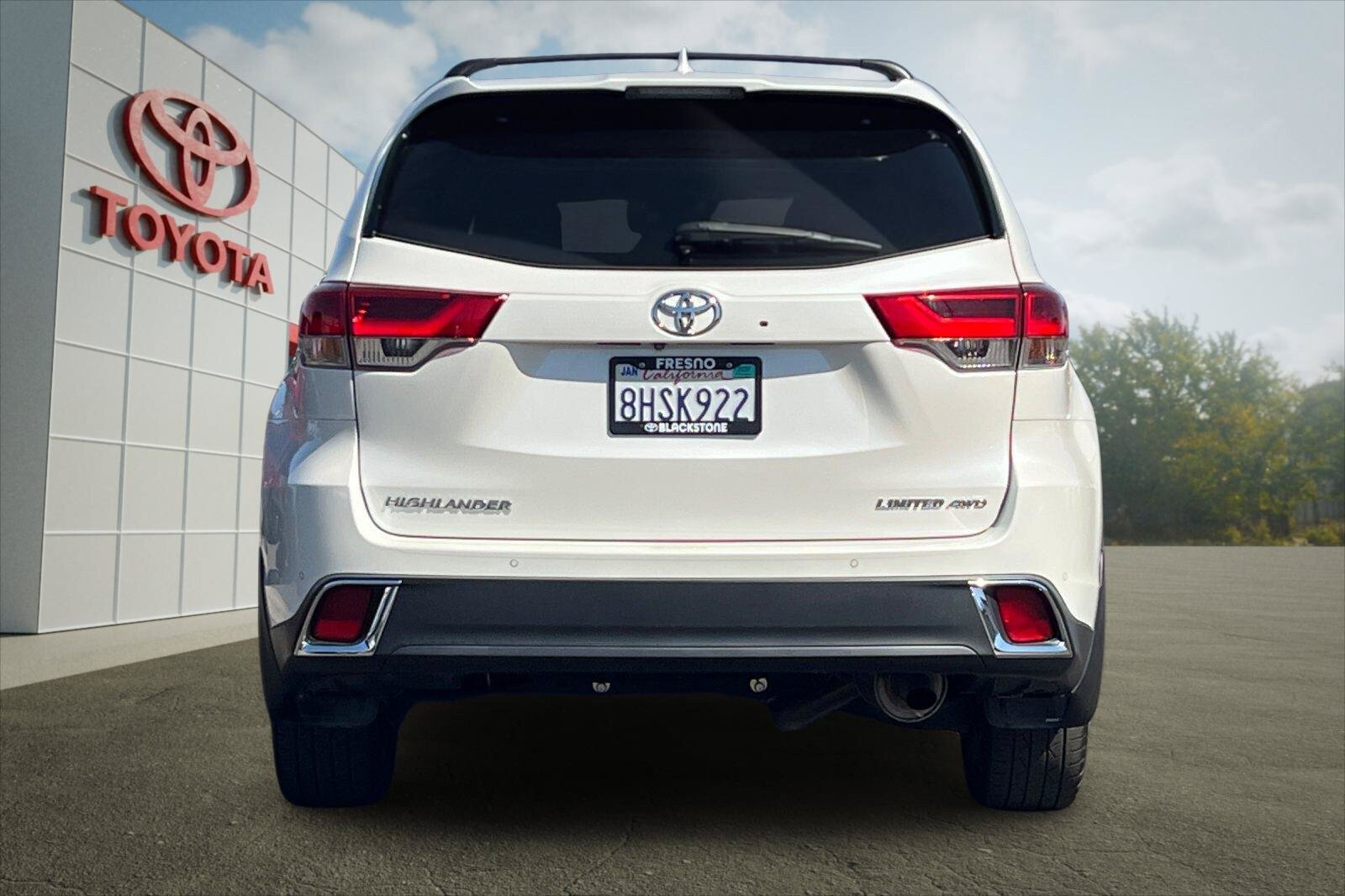 Certified 2019 Toyota Highlander Limited Platinum AWD/4WD image 4