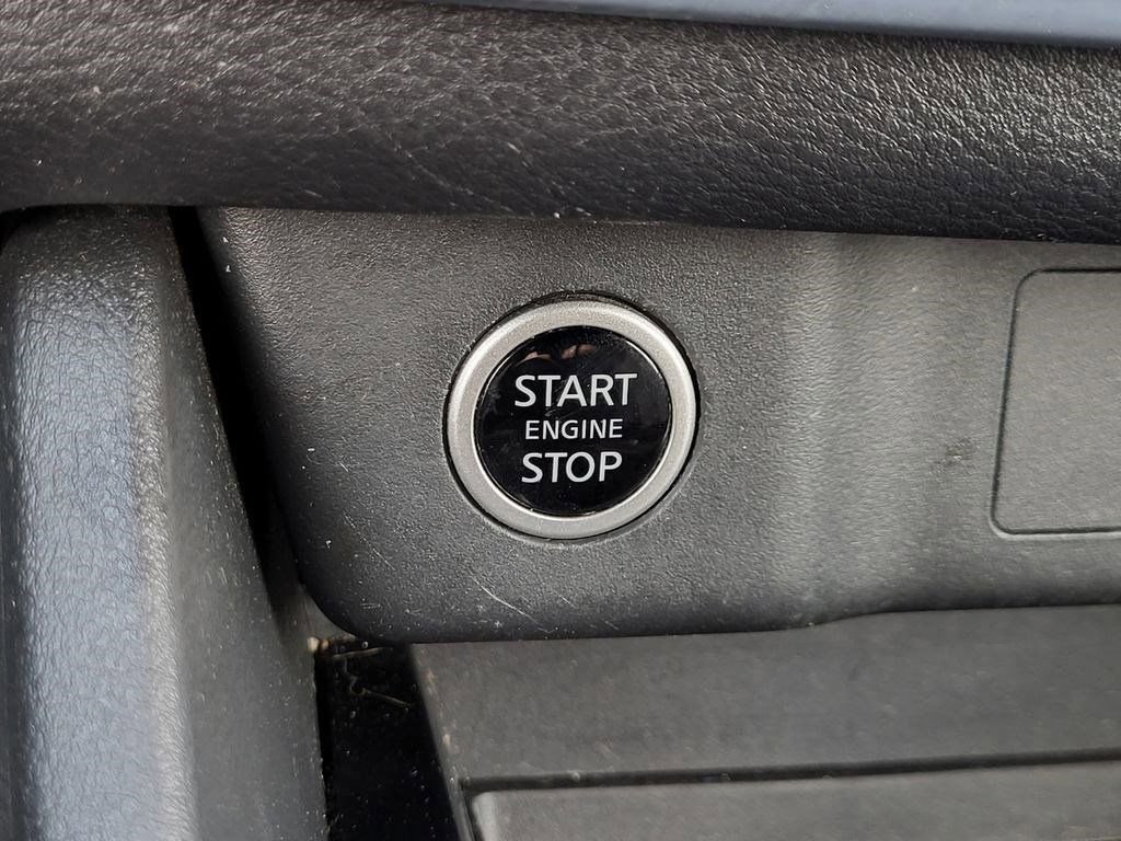 Used 2023 Nissan Rogue SV image 17